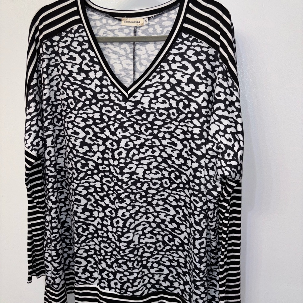 Sanctuary Black & White V-Neck Animal Print Tunic